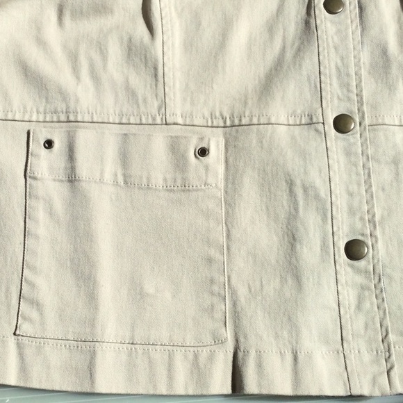 Jean Vibe Casual Jacket with Floral Accent - Picture 5 of 7